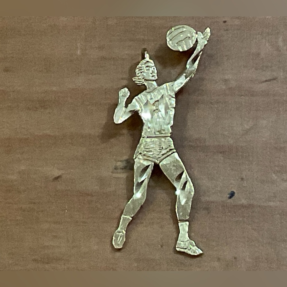 14kSolid gold girl volleyball player action serving pose position charm vintage